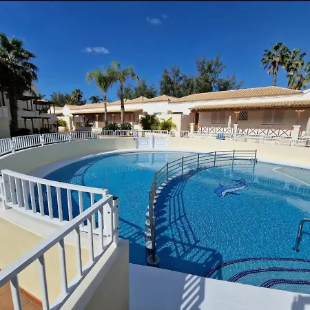 Oasis Golf Spacious Family Duplex شقة