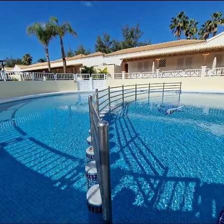 Oasis Golf Spacious Family Duplex Διαμέρισμα *